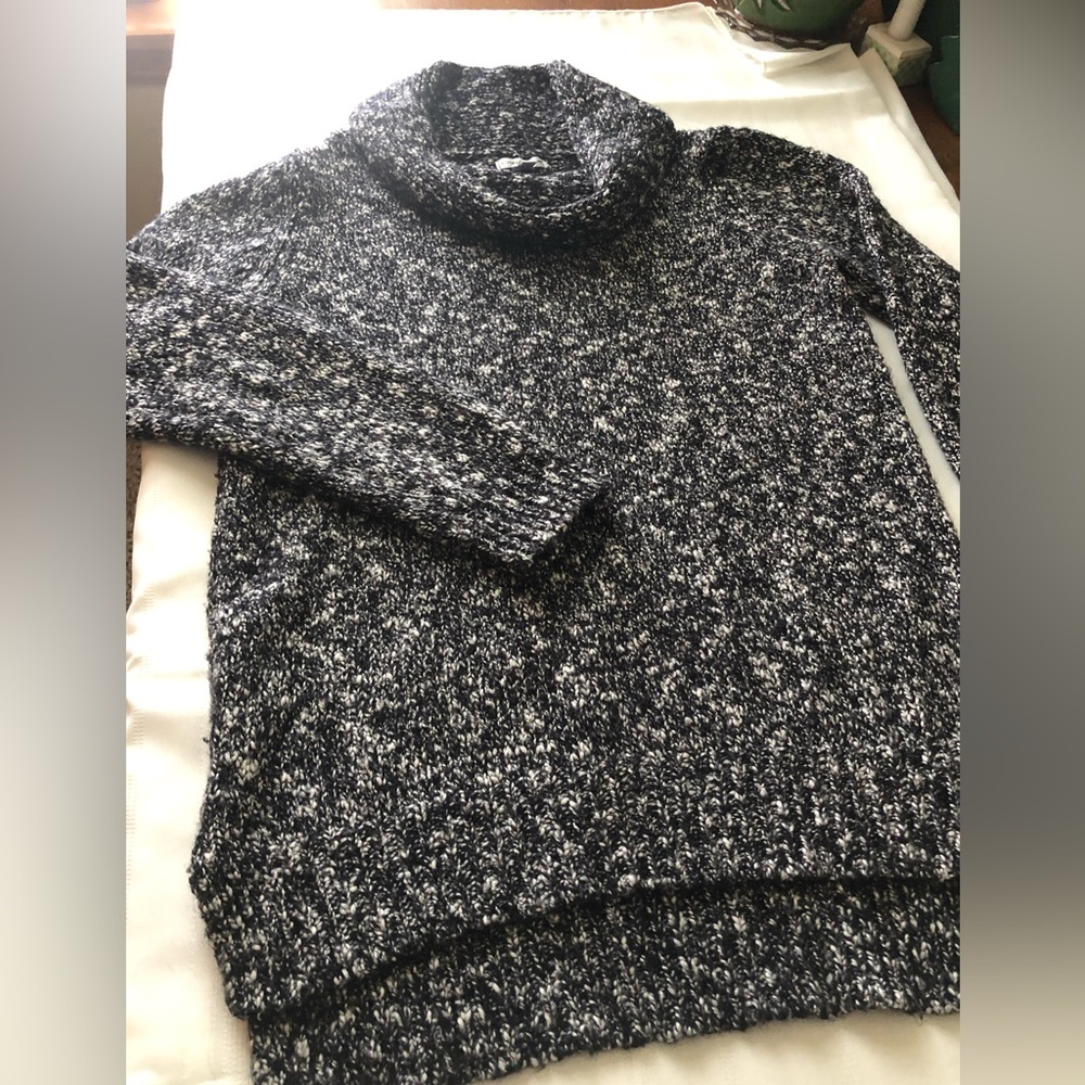 Croft & Barrow, Womens sweater, black, white, super soft and comfy